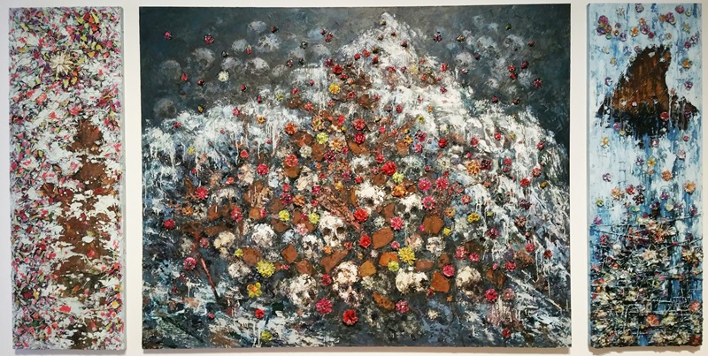 송창.인간의 탑 세월호.2014.캔버스에 유화,조화,철판,한지,종이끈.181.8x379cm.광주시립 초대전.180410-1.jpg