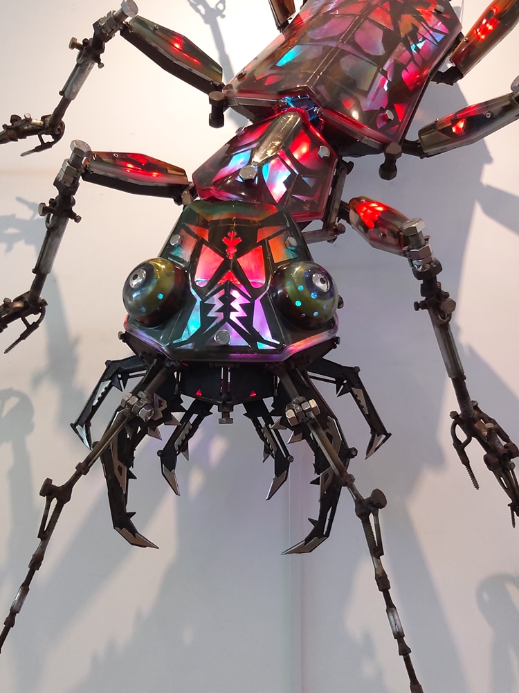 김숙빈.길잎잡이,길을찾아라,2015~25,크리스탈레진,오브제,LED.jpg