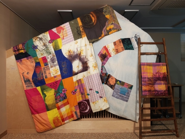 노정숙 &lt;그 무엇과 예술사이&gt;, 2021, 천에 프린팅, 바느질, 140x187cm