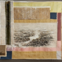 서미라 <오랜 기억 1>, 2023, 천에 한지,목판, 염색된 천, 먹, 바느질, 180×267cm