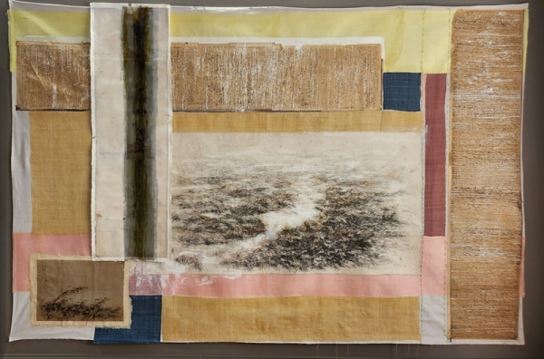 서미라 &lt;오랜 기억 1&gt;, 2023, 천에 한지,목판, 염색된 천, 먹, 바느질, 180×267cm