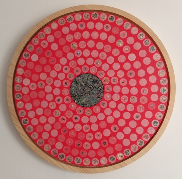 정명숙 &lt;積 담겨짐&gt;, 2018, 캔버스에 금박, 혼합재, 지름 25~90cm