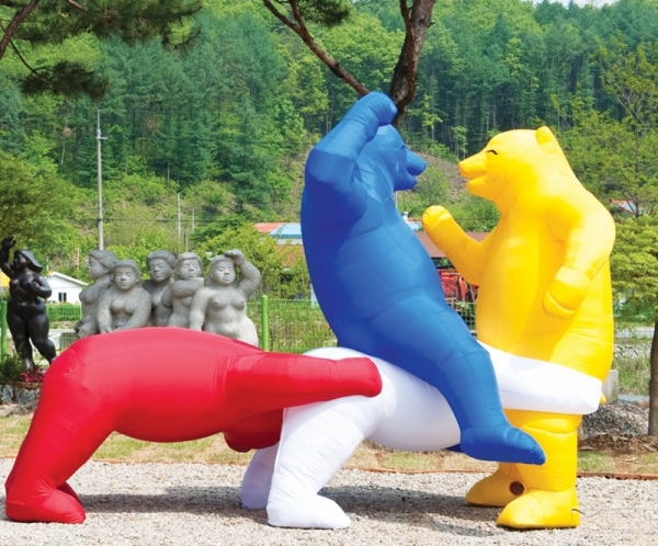고정수 &lt;말뚝박기&gt;, 2014, 공기조형물
