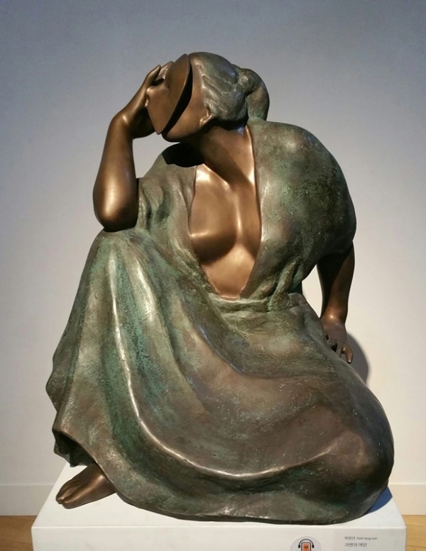 박양선 &lt;가면의 여인&gt;, 2000, 브론즈, 80x70x90cm