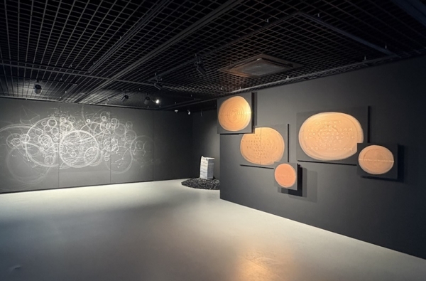 이매리 &lt;7천 개의 별과 약속의 땅&gt;, 2025, Graphite, Sound Installation