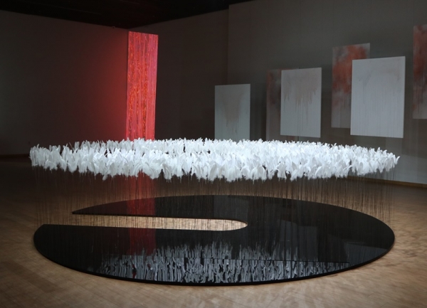 이연숙 &lt;참을 수 없는 존재의 아름다움_숨바람&gt;, 2024, 혼합재, 500x500x120cm